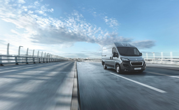 Peugeot boxer vooraanzicht