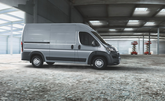 Peugeot boxer zijaanzicht