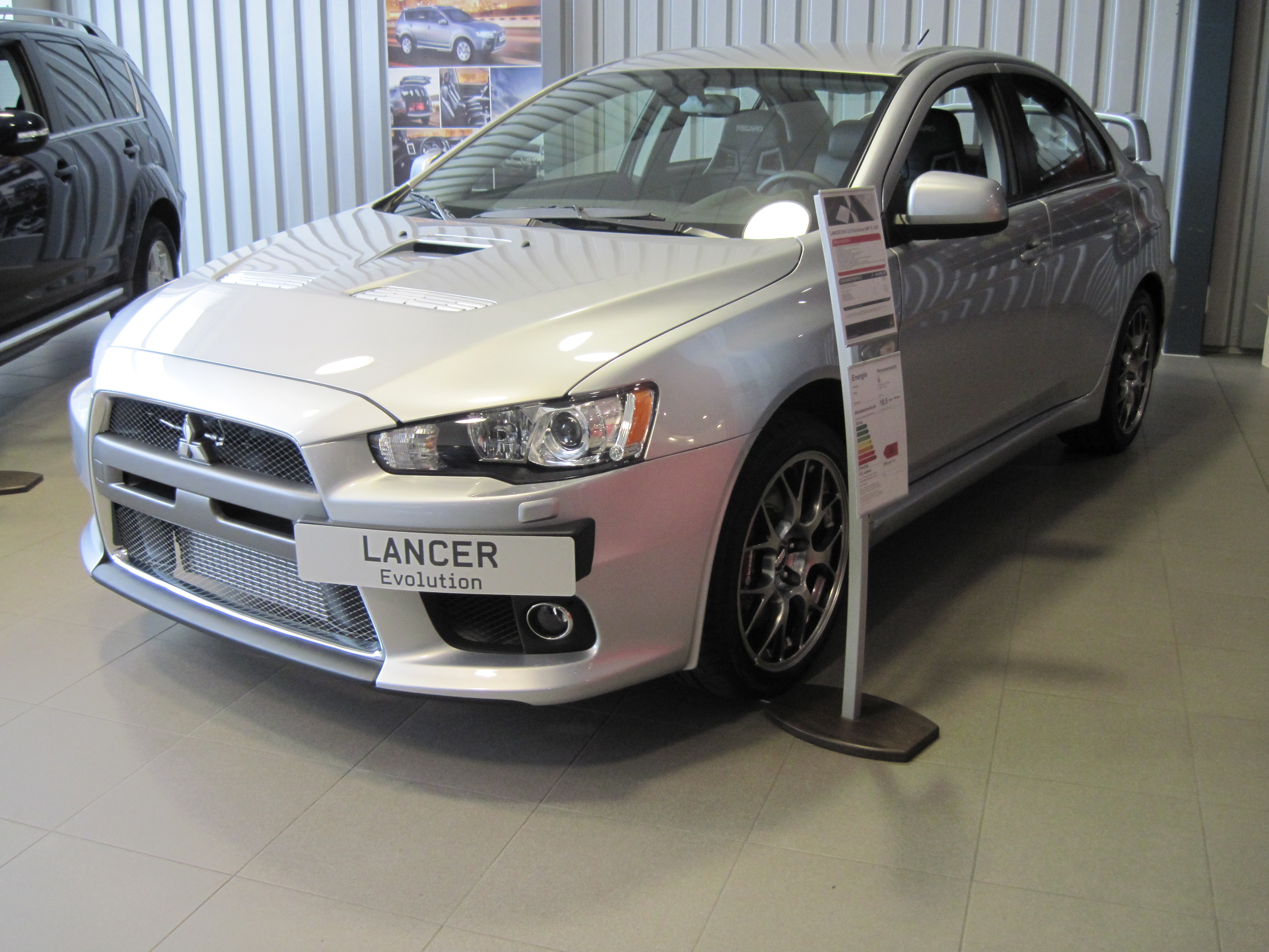 Lancer Evo in de showroom