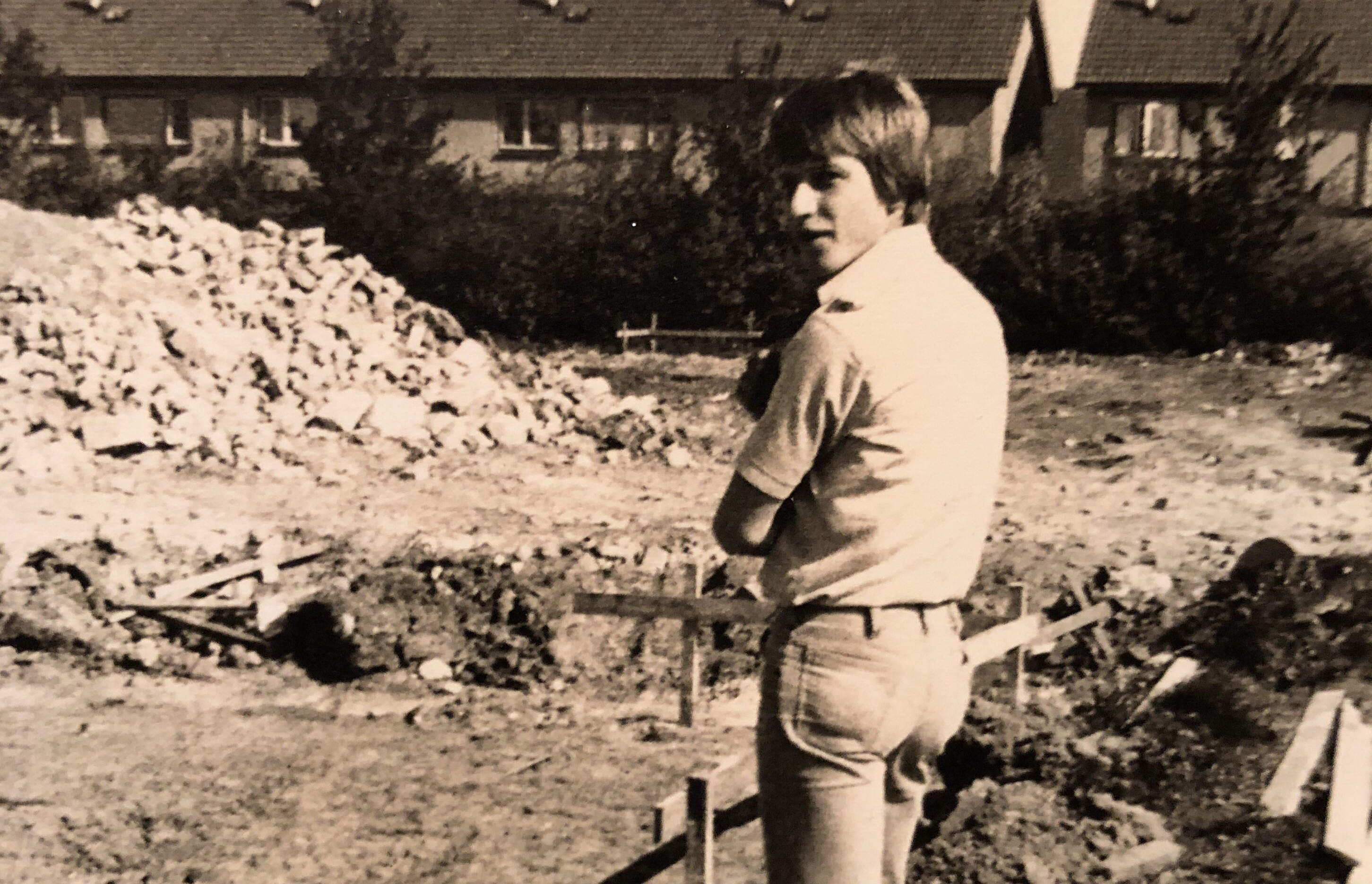 Paul van Zessen bij de start van de bouw kl