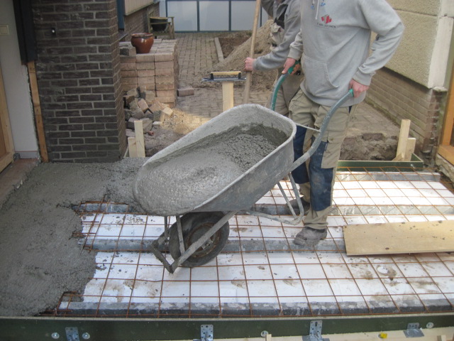 Beton voor de doorgang werkplaats showroom