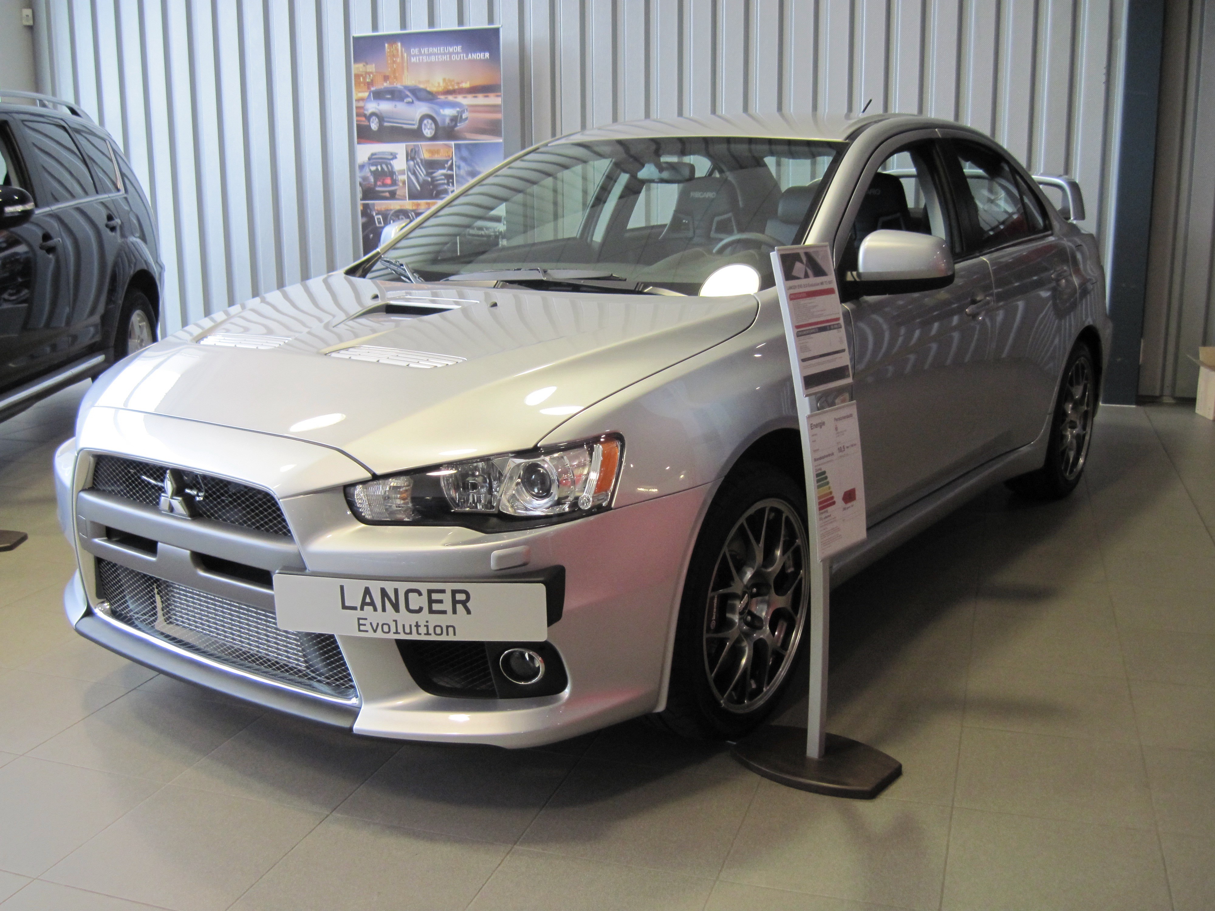 Mitsubishi Lancer 2010 in de showroom