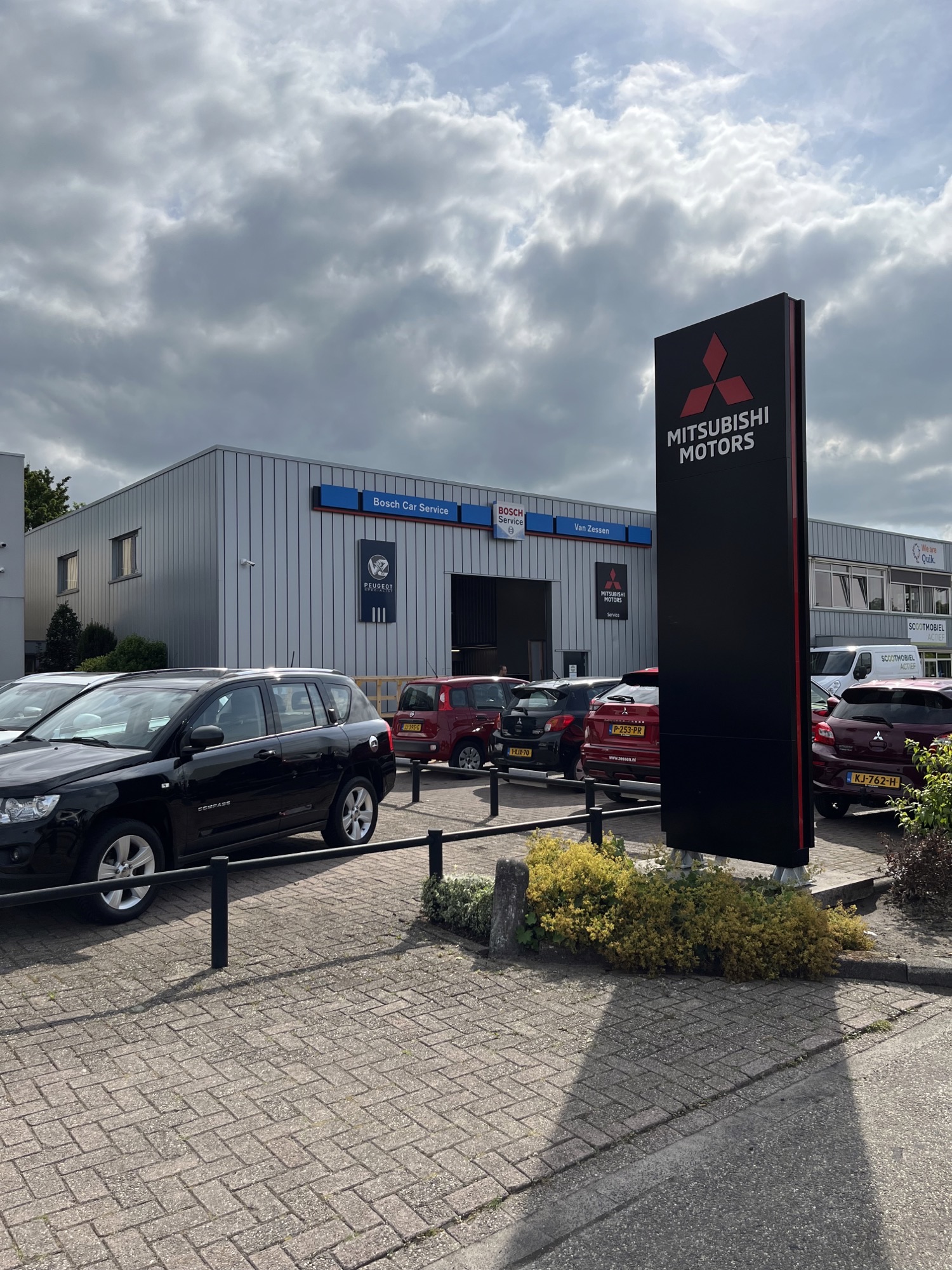 Nieuwe reclamezuil langs de weg