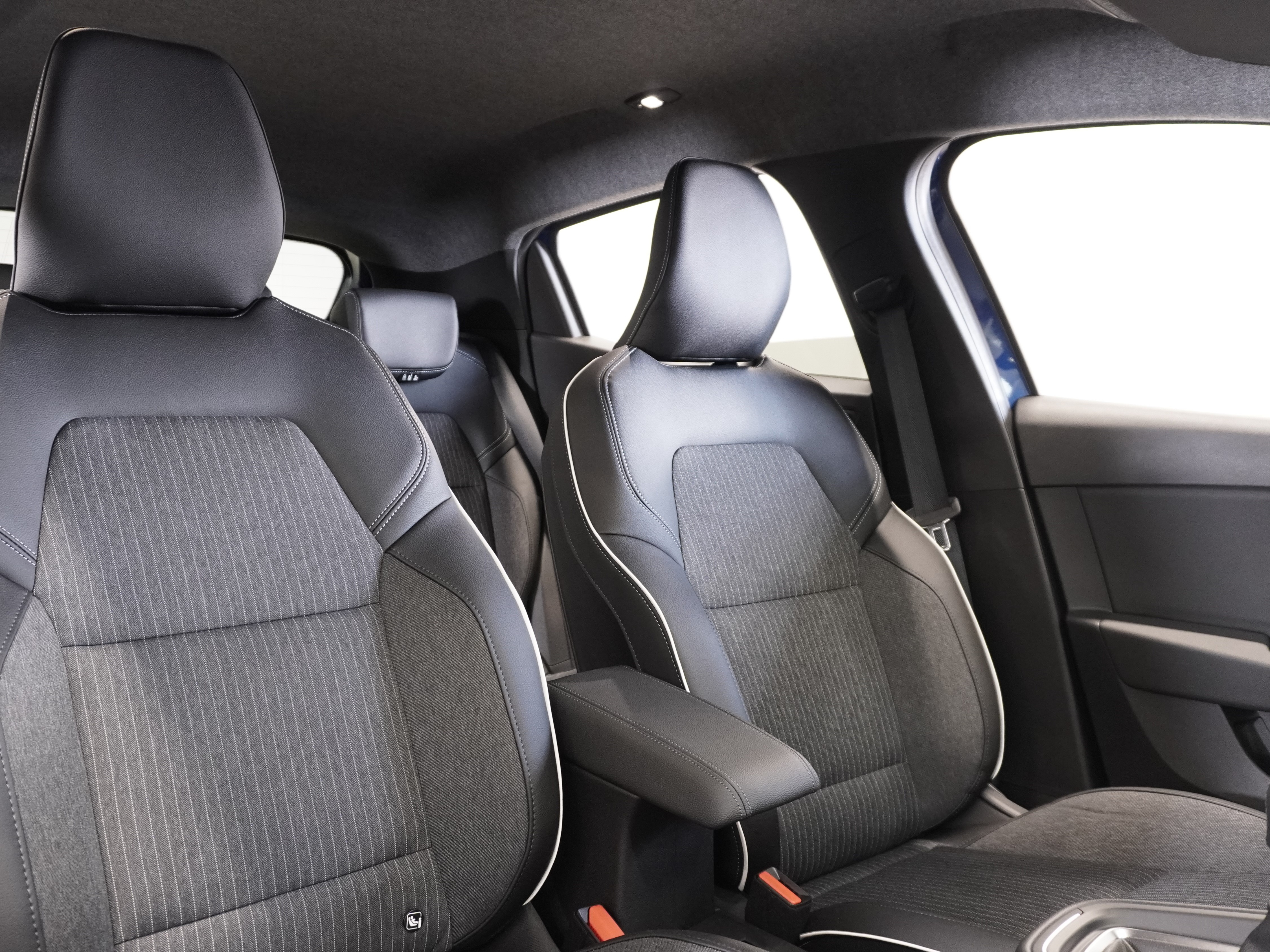 Nieuwe Mitsubishi Colt Royal Blue