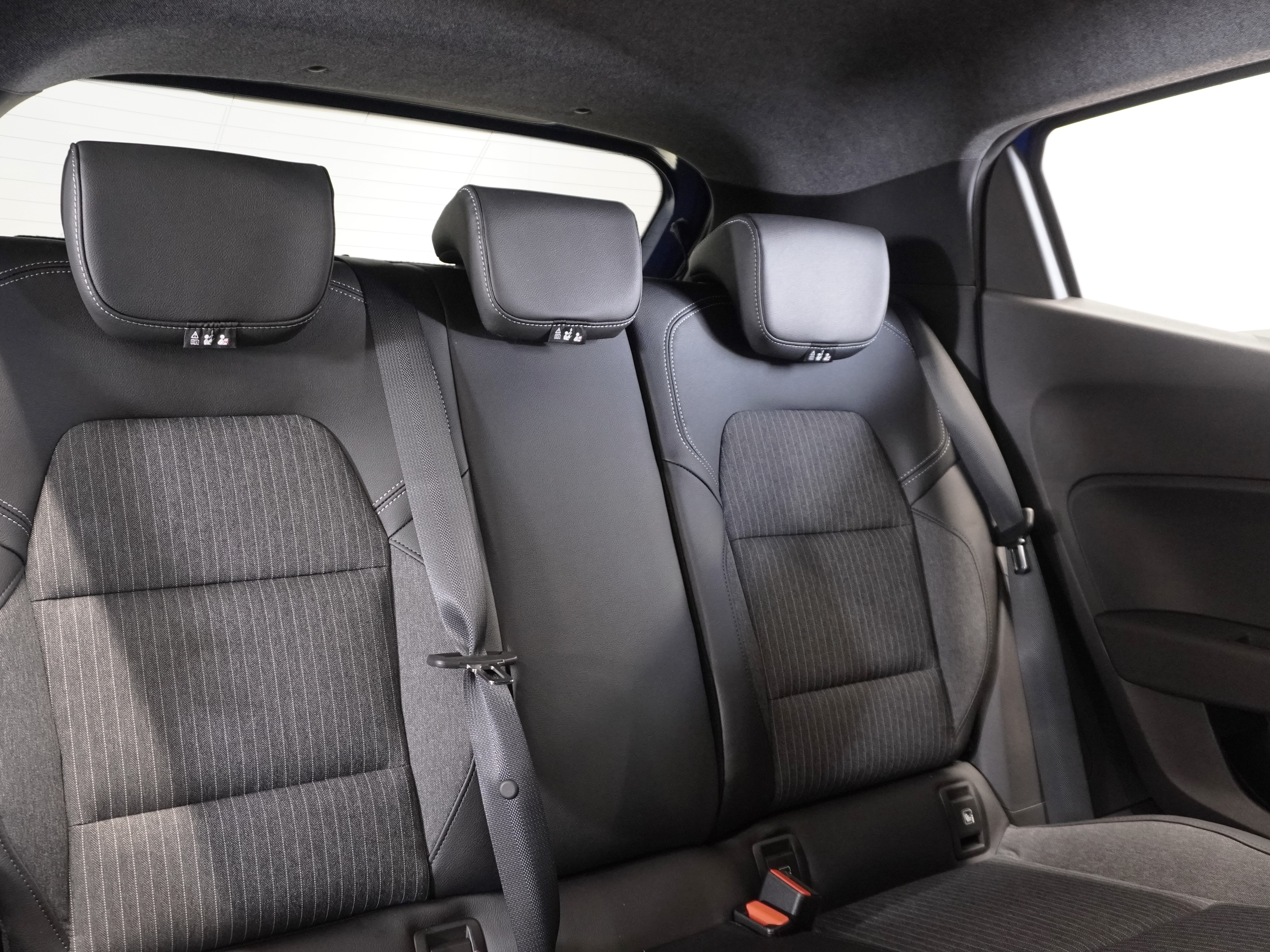 Nieuwe Mitsubishi Colt Royal Blue