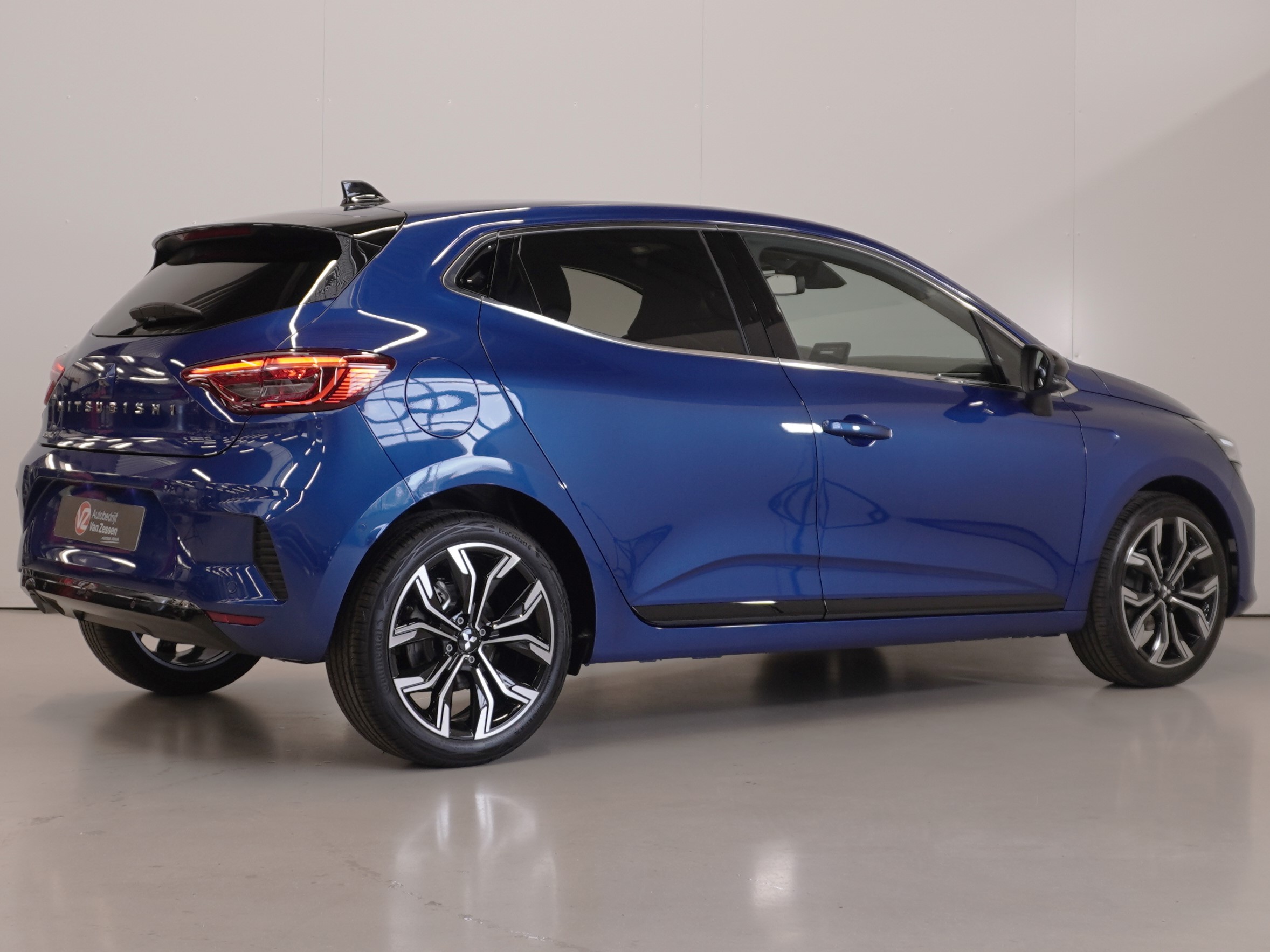 Nieuwe Mitsubishi Colt Royal Blue