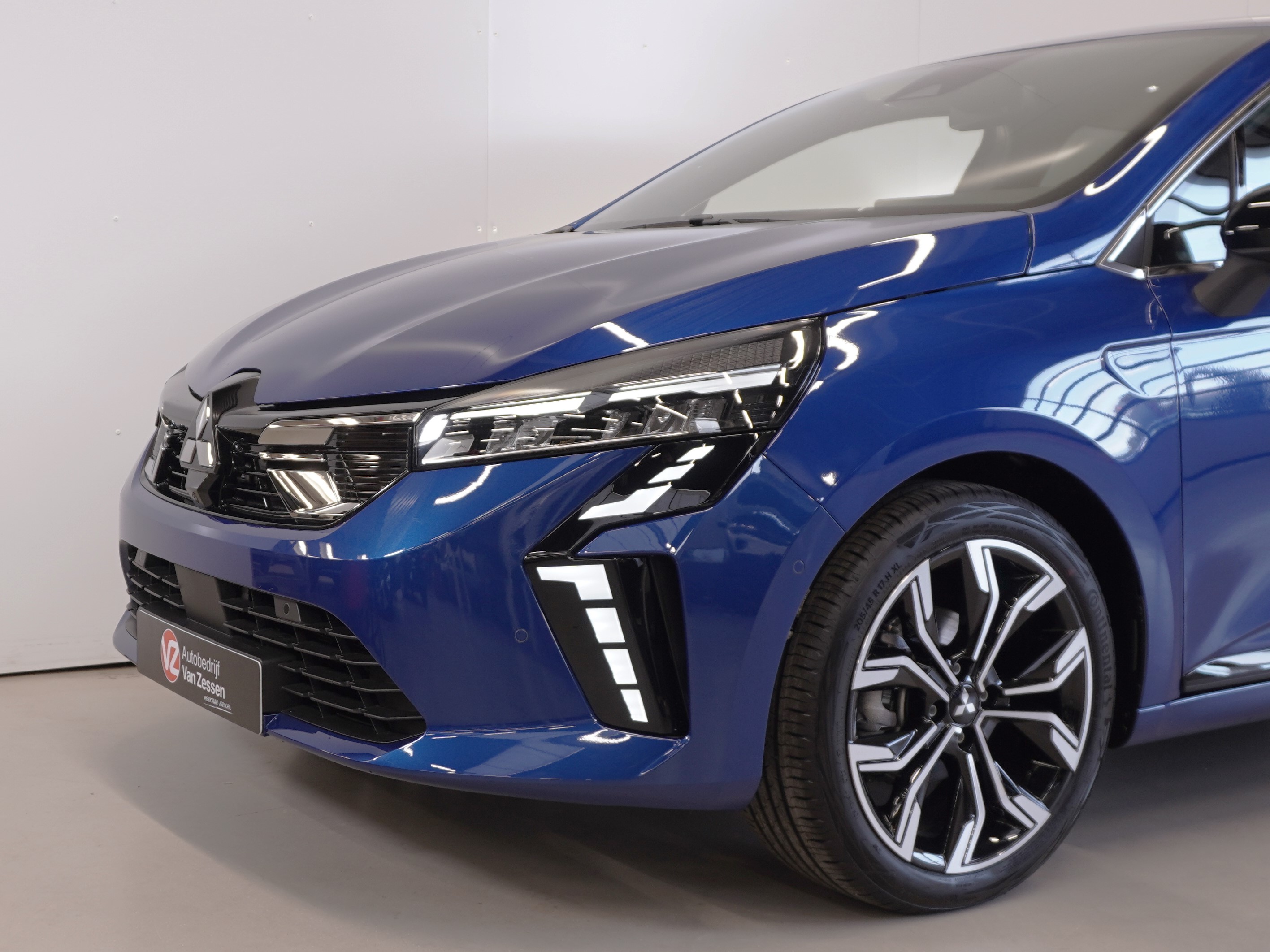 Nieuwe Mitsubishi Colt Royal Blue