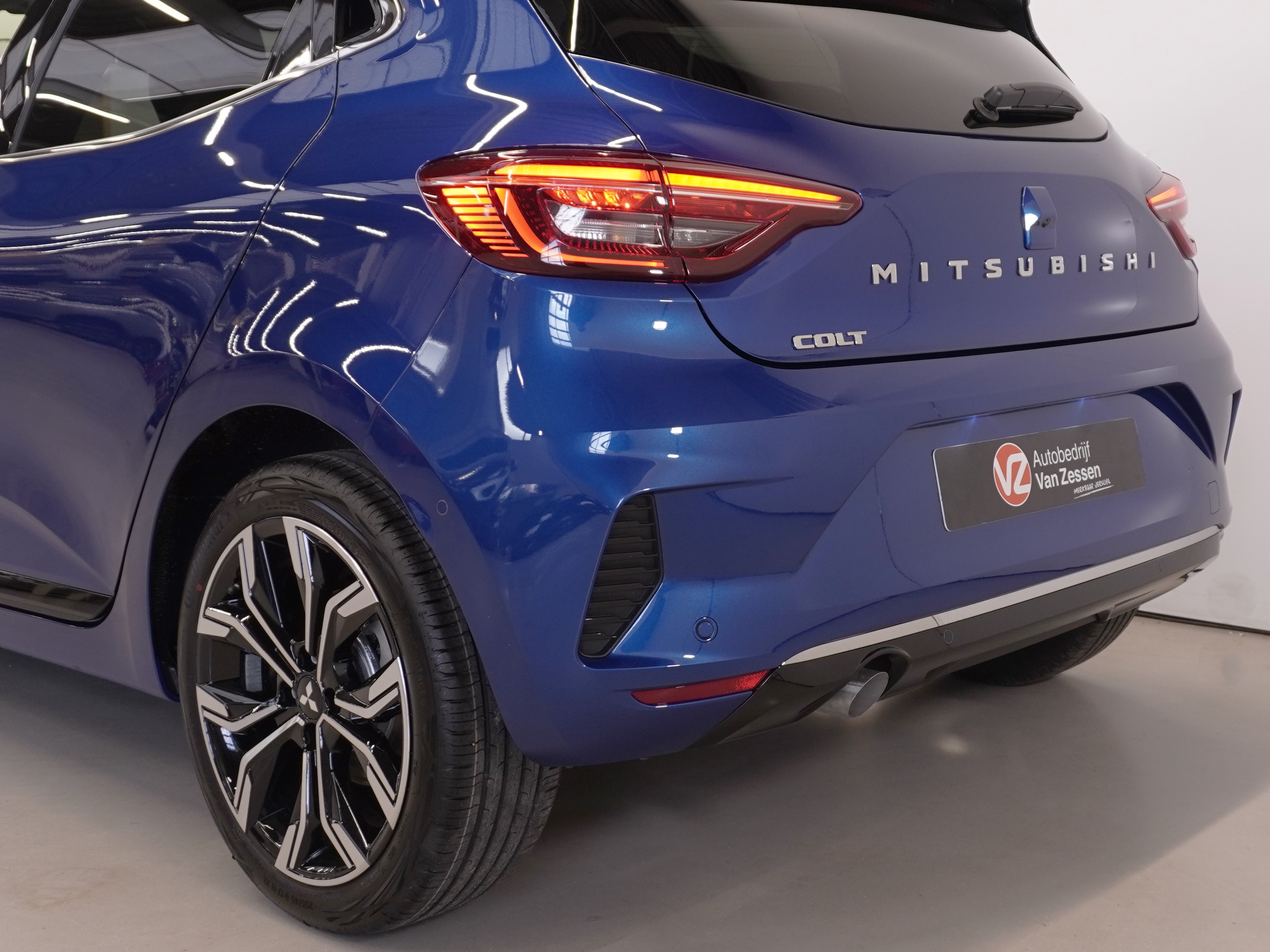 Nieuwe Mitsubishi Colt Royal Blue