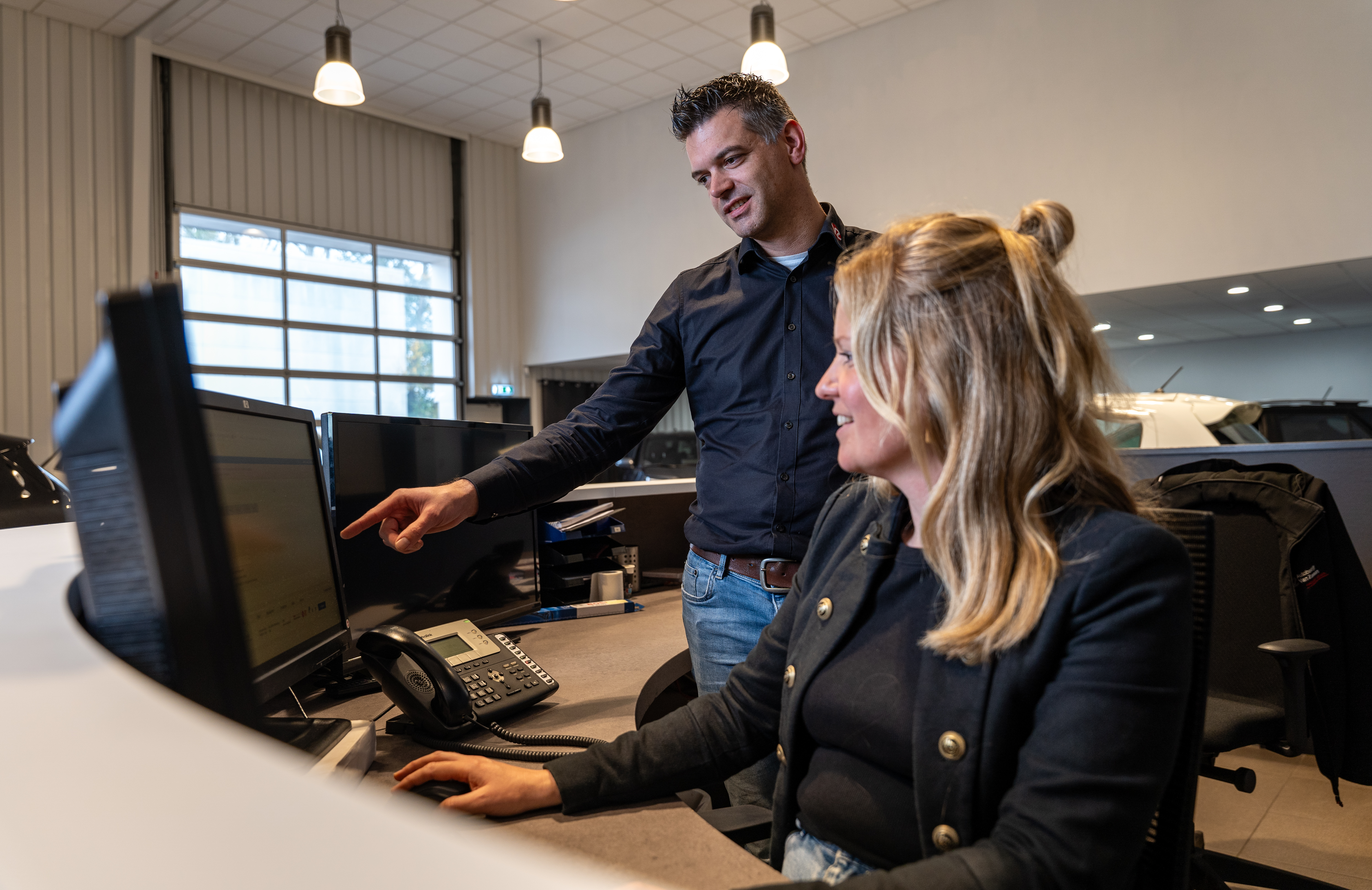 Remko en Esther in overleg