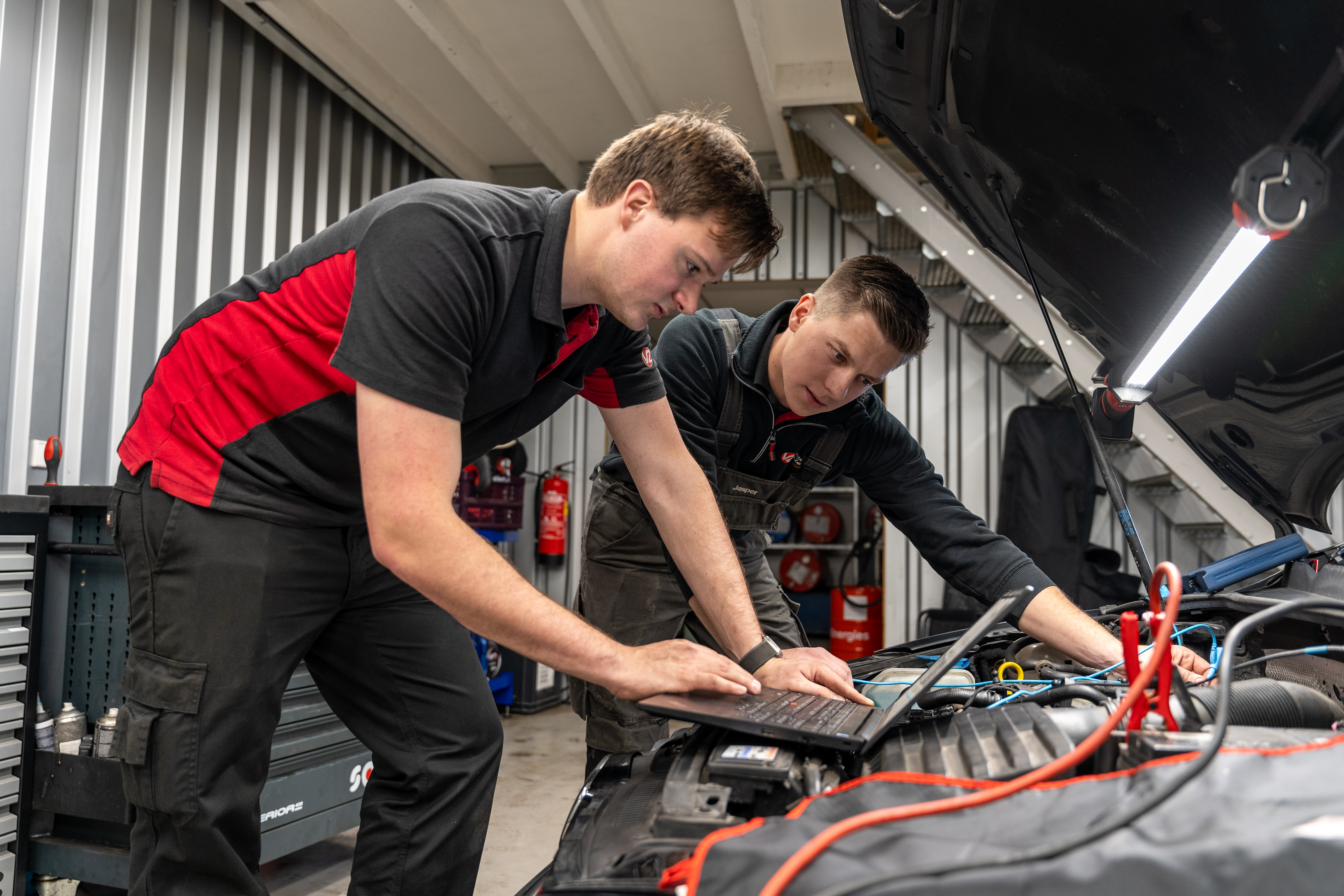 Wilco en Jasper op zoek naar een storing en de oplossing