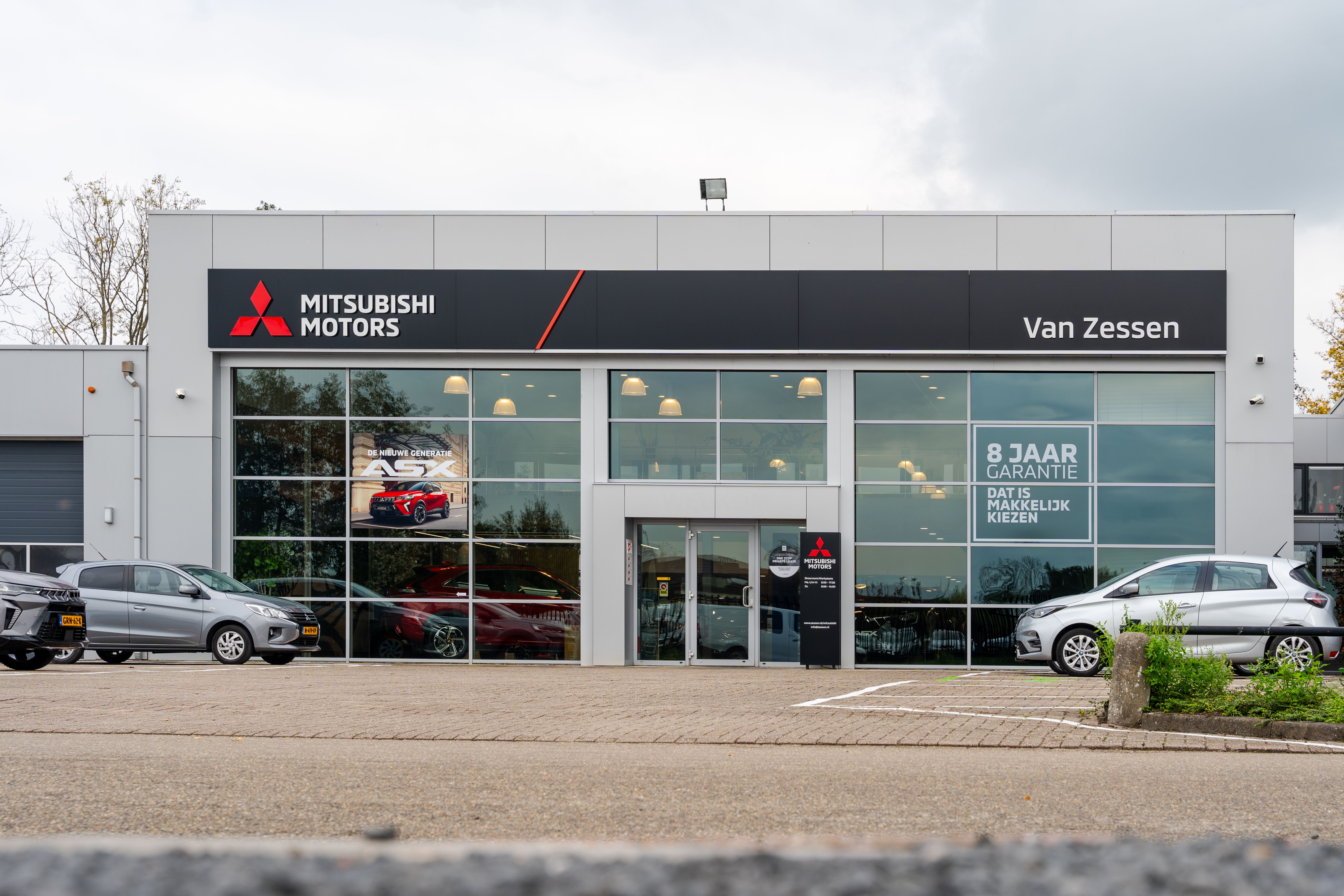 Aanzicht showroom Autobedrijf Van Zessen