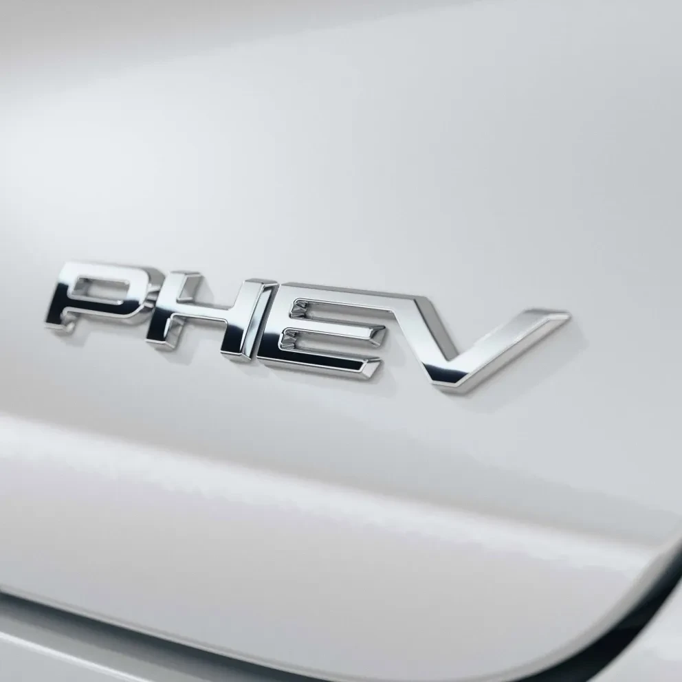Logo PHEV op een Diamond White koffertbak