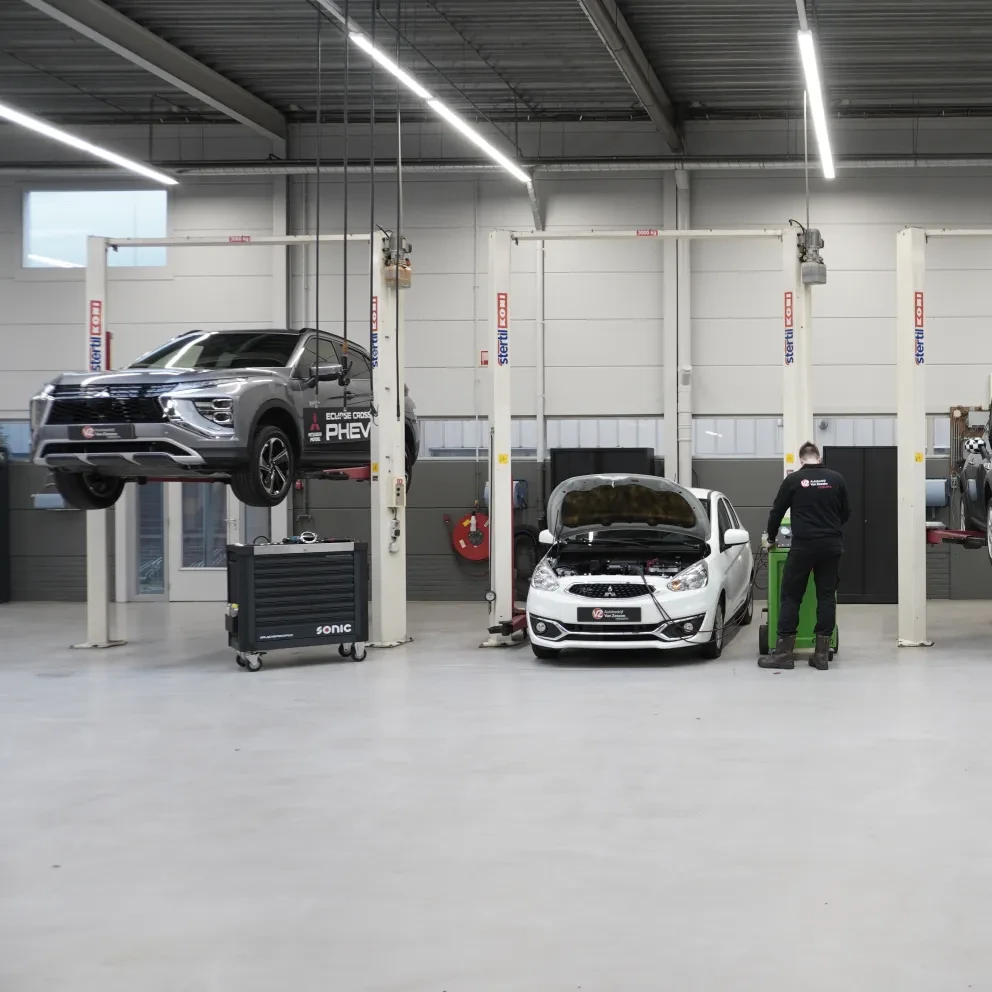 Werkplaats met MITSUBISHI Eclipse Cross PHEV, MITSUBISHI Space Star @Zessen.nl