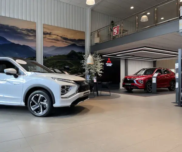 Showroom met Mitsubishi Eclipse Cross PHEV