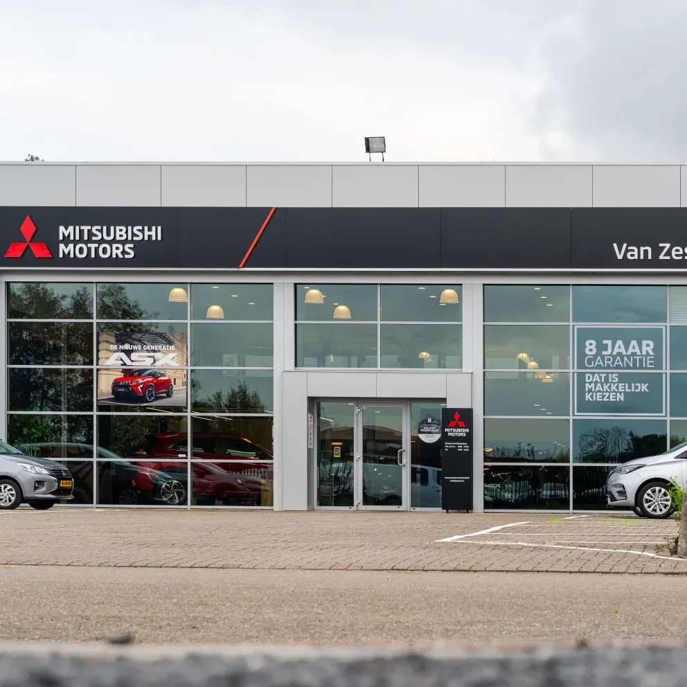 Aanzicht showroom Autobedrijf Van Zessen