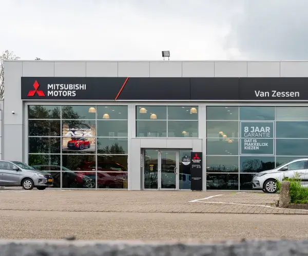 Aanzicht showroom Autobedrijf Van Zessen