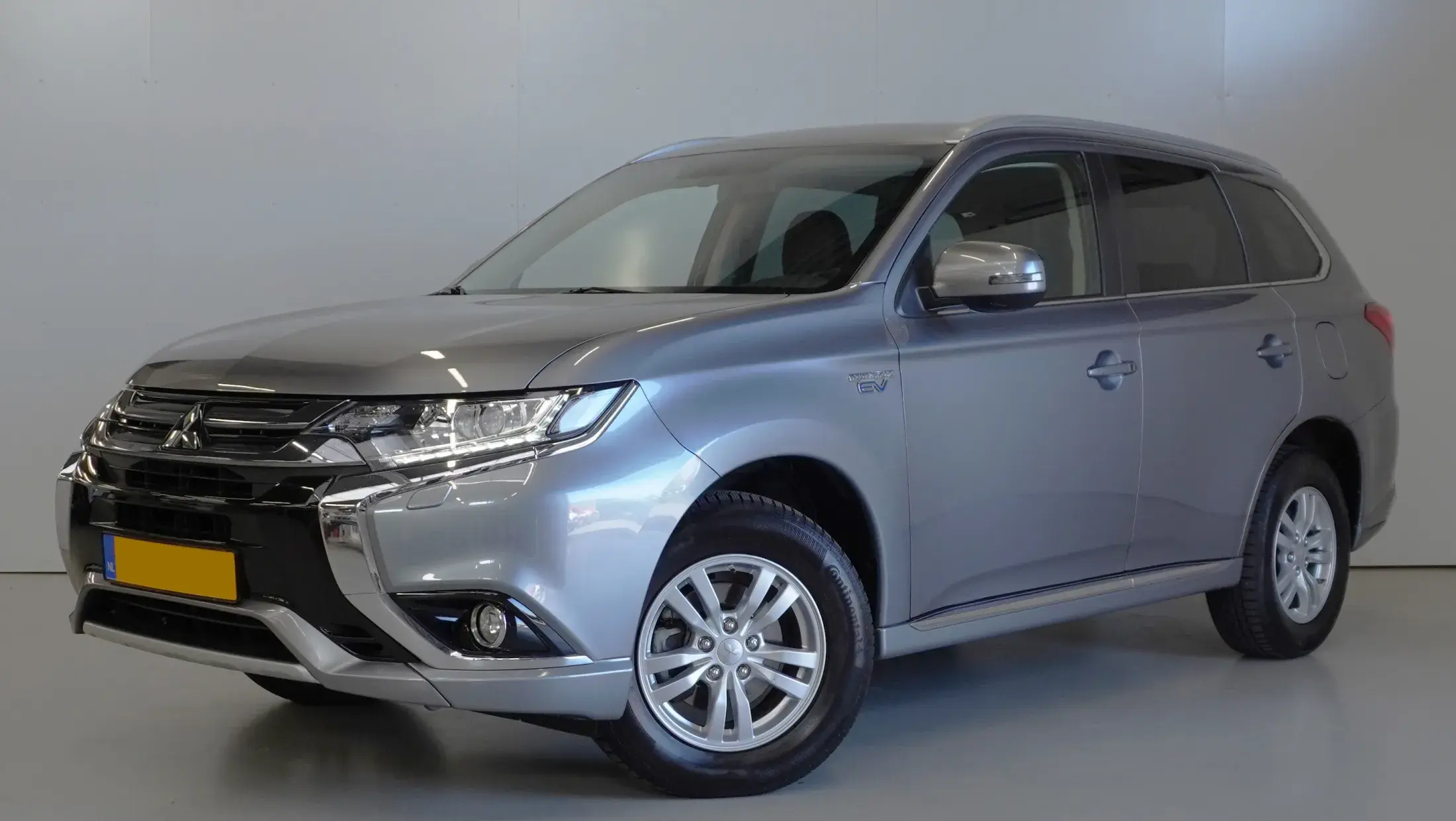 Mitsubishi Outlander PHEV Titanium Grijd