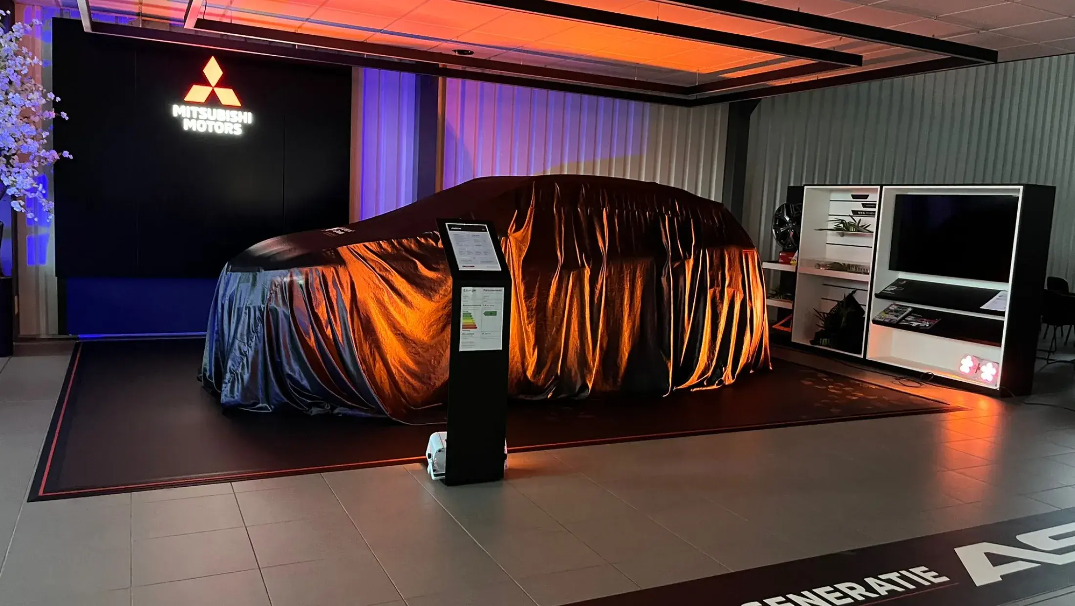 de nieuwe ASX voor de onthulling in de showroom mooi uitgelicht