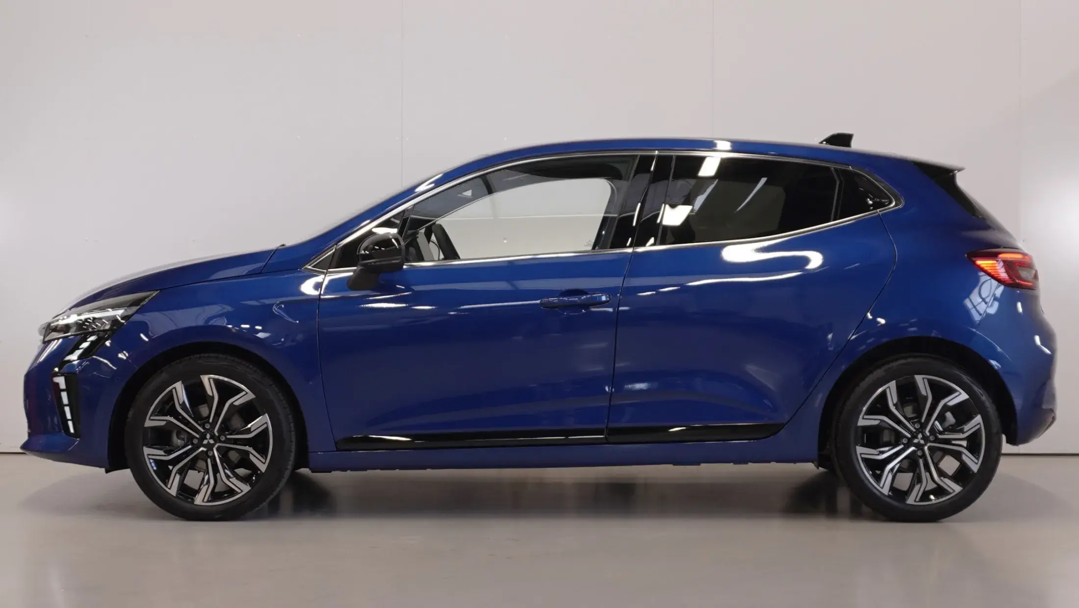 Nieuwe Mitsubishi Colt Royal Blue