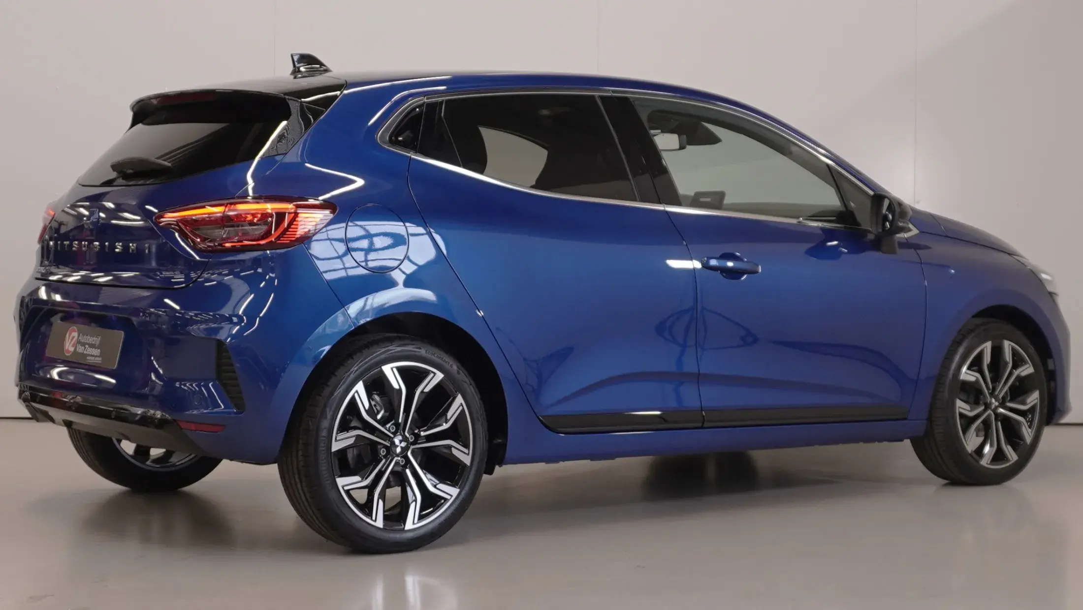Nieuwe Mitsubishi Colt Royal Blue