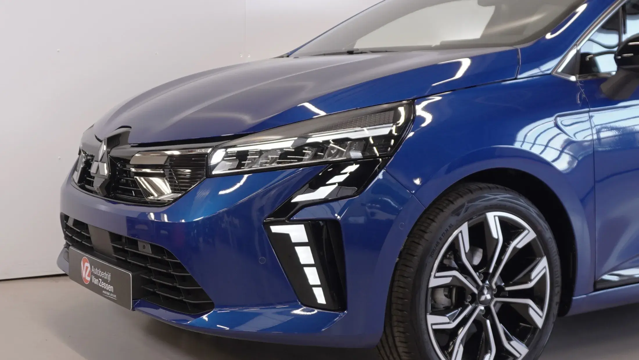 Nieuwe Mitsubishi Colt Royal Blue