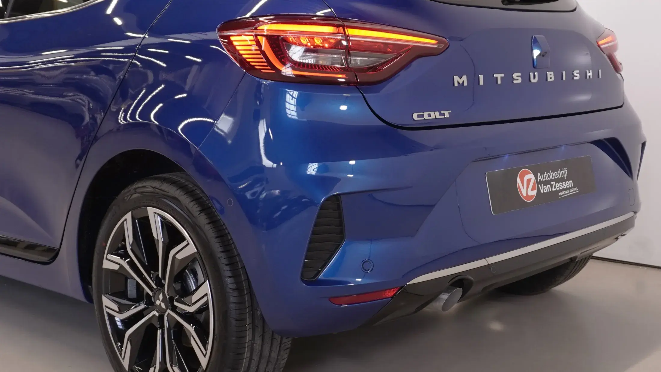 Nieuwe Mitsubishi Colt Royal Blue