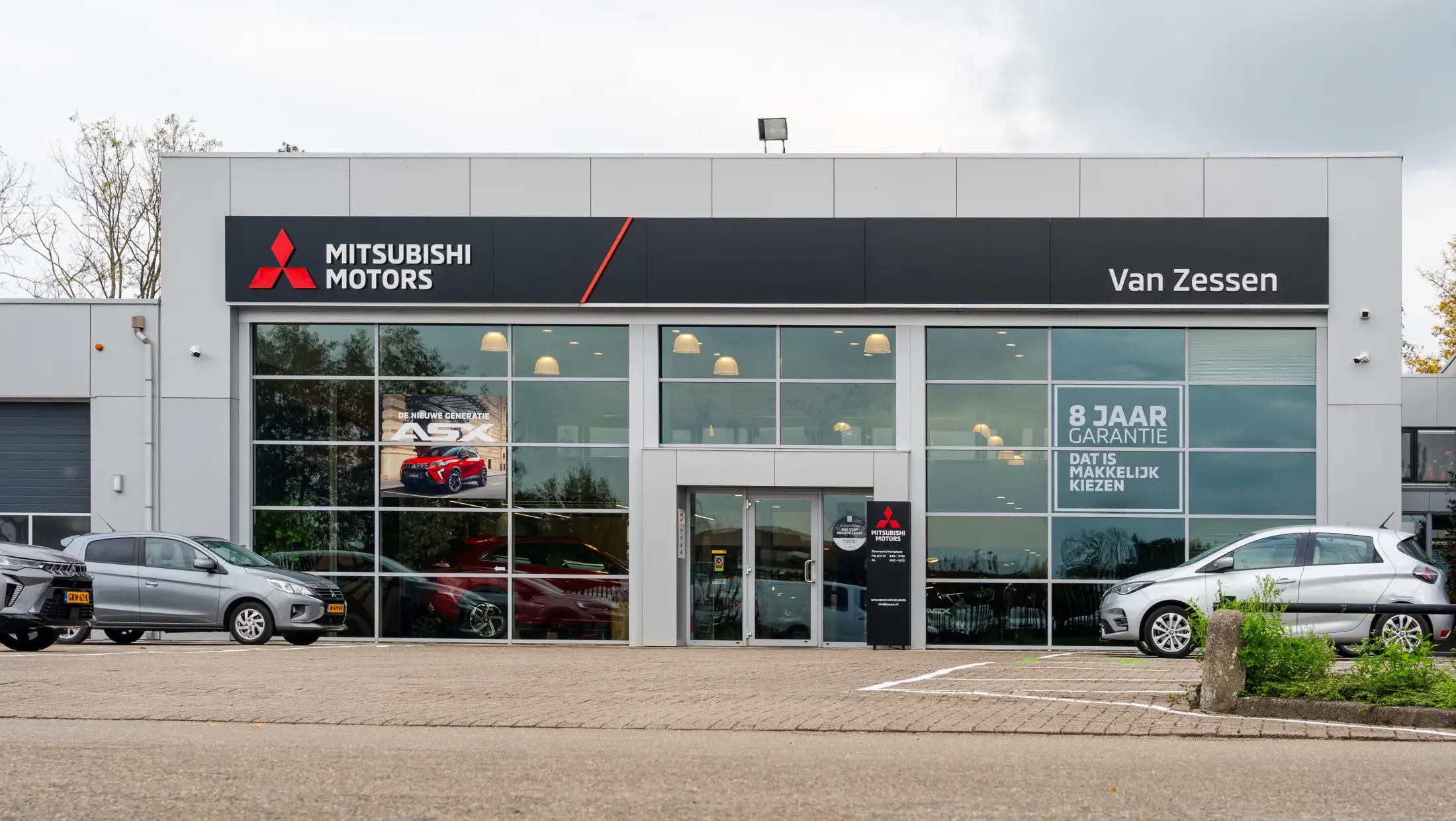 Aanzicht showroom Autobedrijf Van Zessen