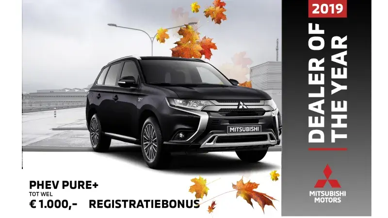 Mitsubishi Outlander PHEV Ruby black herfstbladeren en lege parkeerplaats logo dealer of the year
