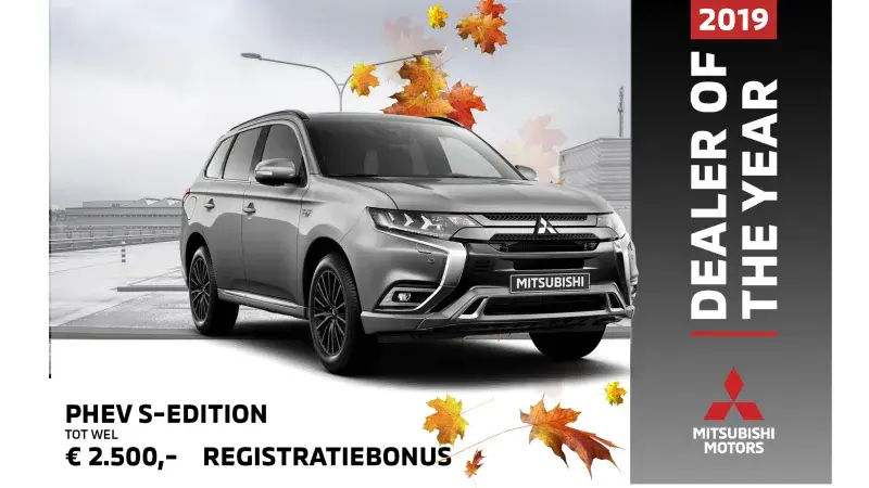 Mitsubishi Outlander PHEV S-Edition Sterling Silver herfstbladeren en lege parkeerplaats logo dealer of the year