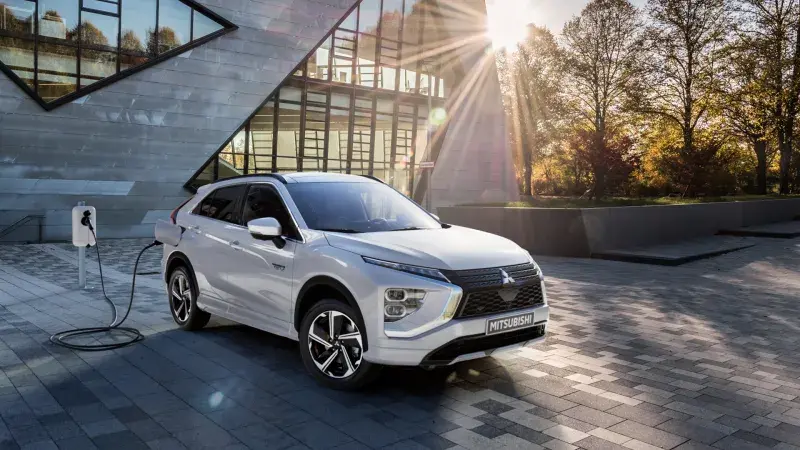 Mitsubishi Eclipse Cross PHEV aan laadpaal
