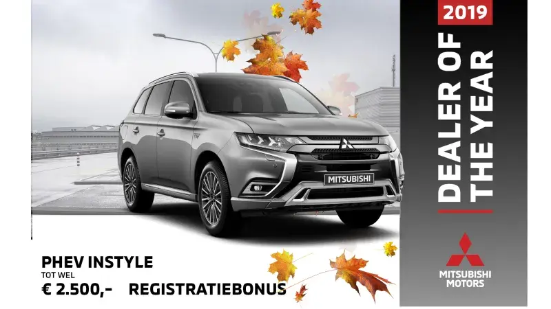 Mitsubishi Outlander PHEV Instyle Titanium grey herfstbladeren en lege parkeerplaats logo dealer of the year